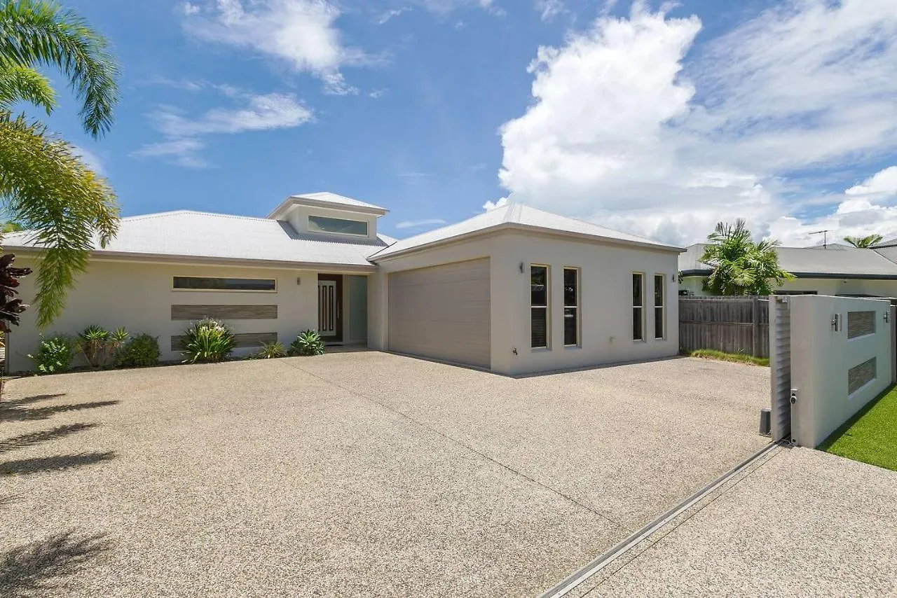 Harbour Drive Luxury In Bluewater Estate Villa Yorkeys Knob