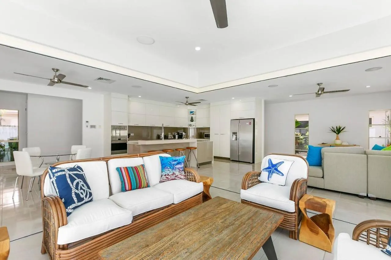 Harbour Drive Luxury In Bluewater Estate Villa Yorkeys Knob Australia