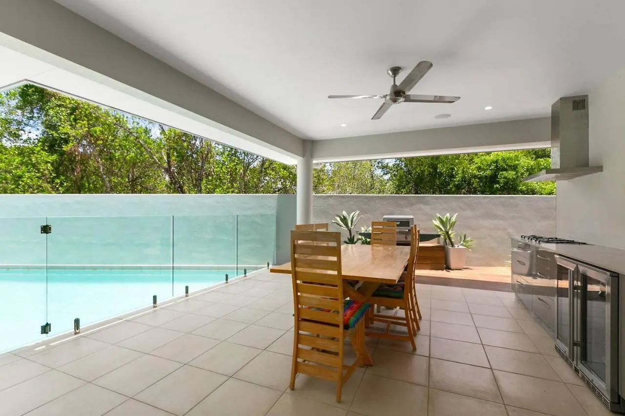Harbour Drive Luxury In Bluewater Estate Villa Yorkeys Knob
