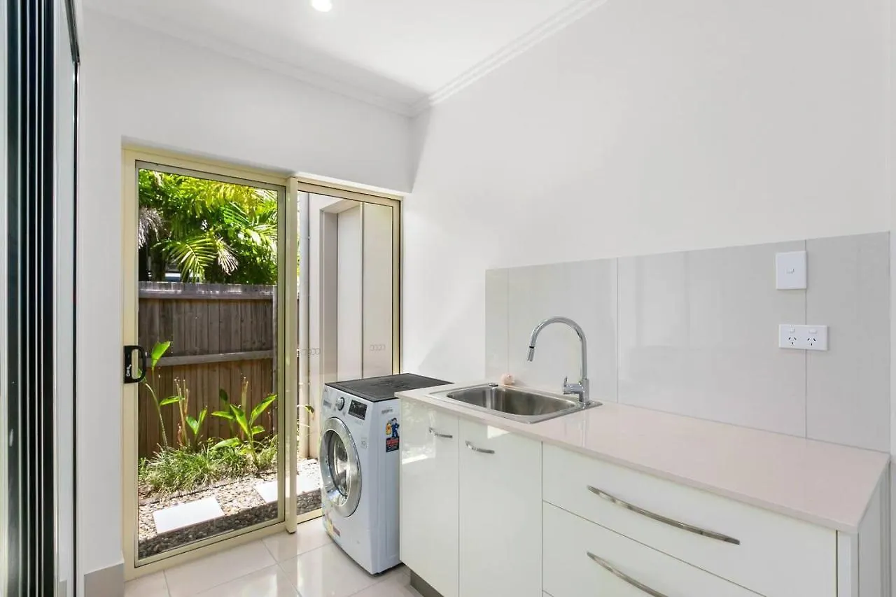 Harbour Drive Luxury In Bluewater Estate Villa Yorkeys Knob Australia