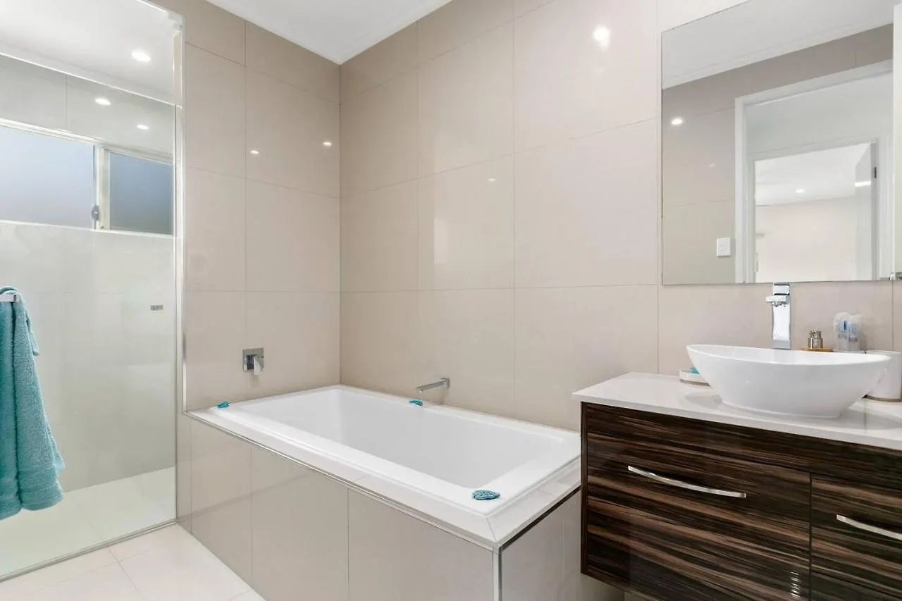 Harbour Drive Luxury In Bluewater Estate Villa Yorkeys Knob