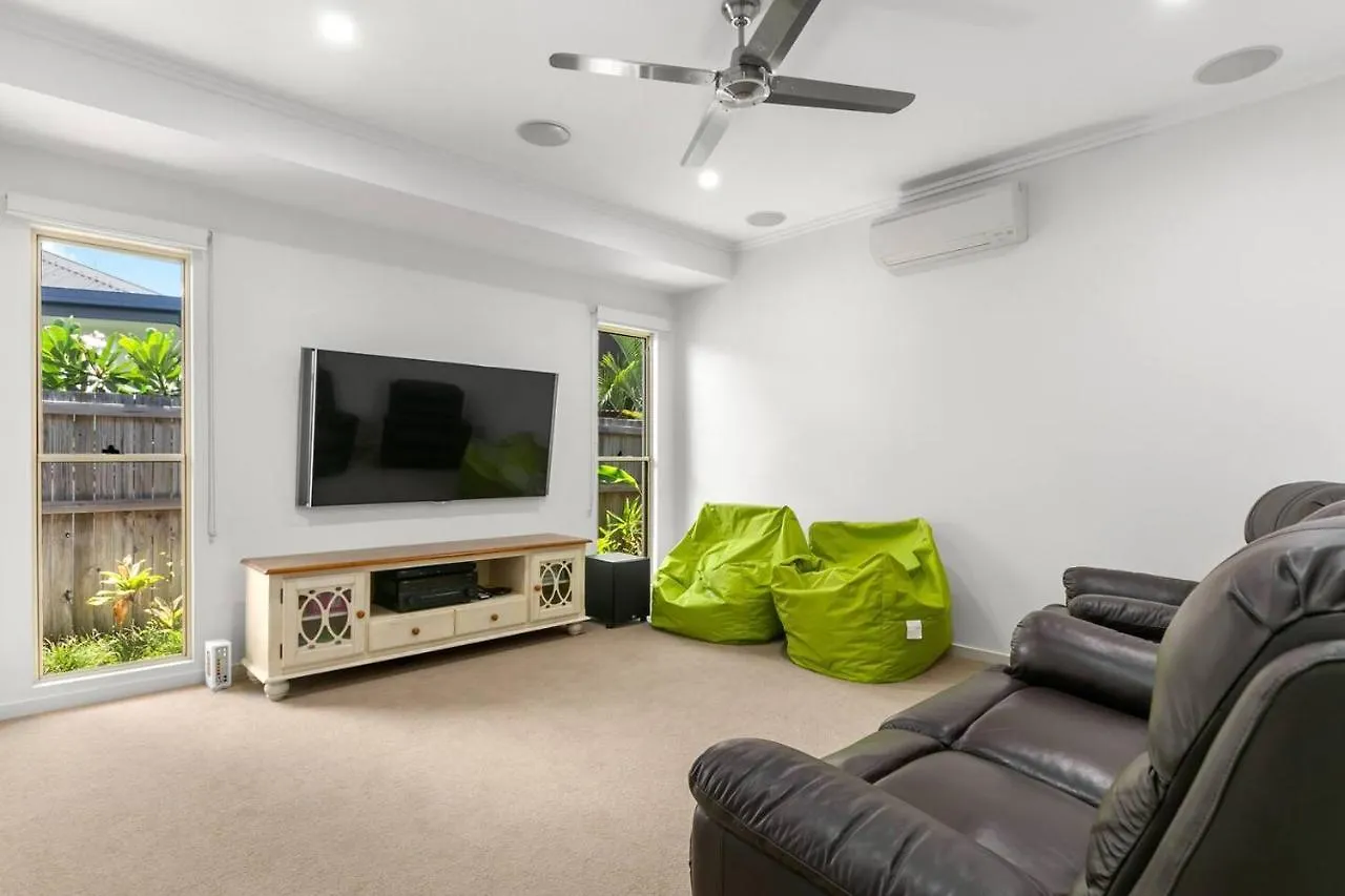 Harbour Drive Luxury In Bluewater Estate Villa Yorkeys Knob